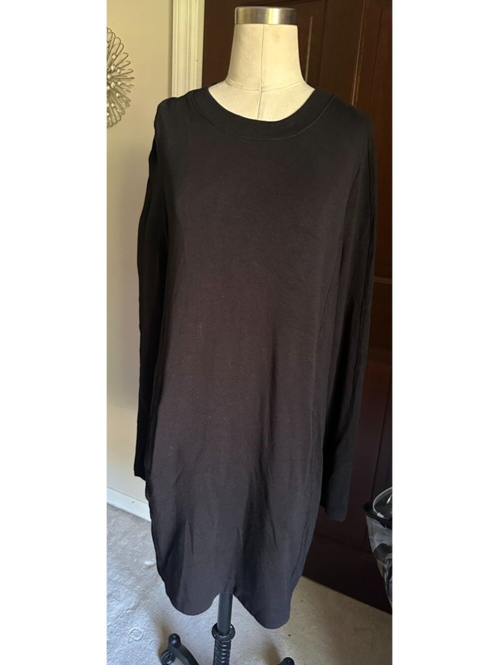 Athleta black long sleeve tshirt like dress with pockets inc on sleeve M